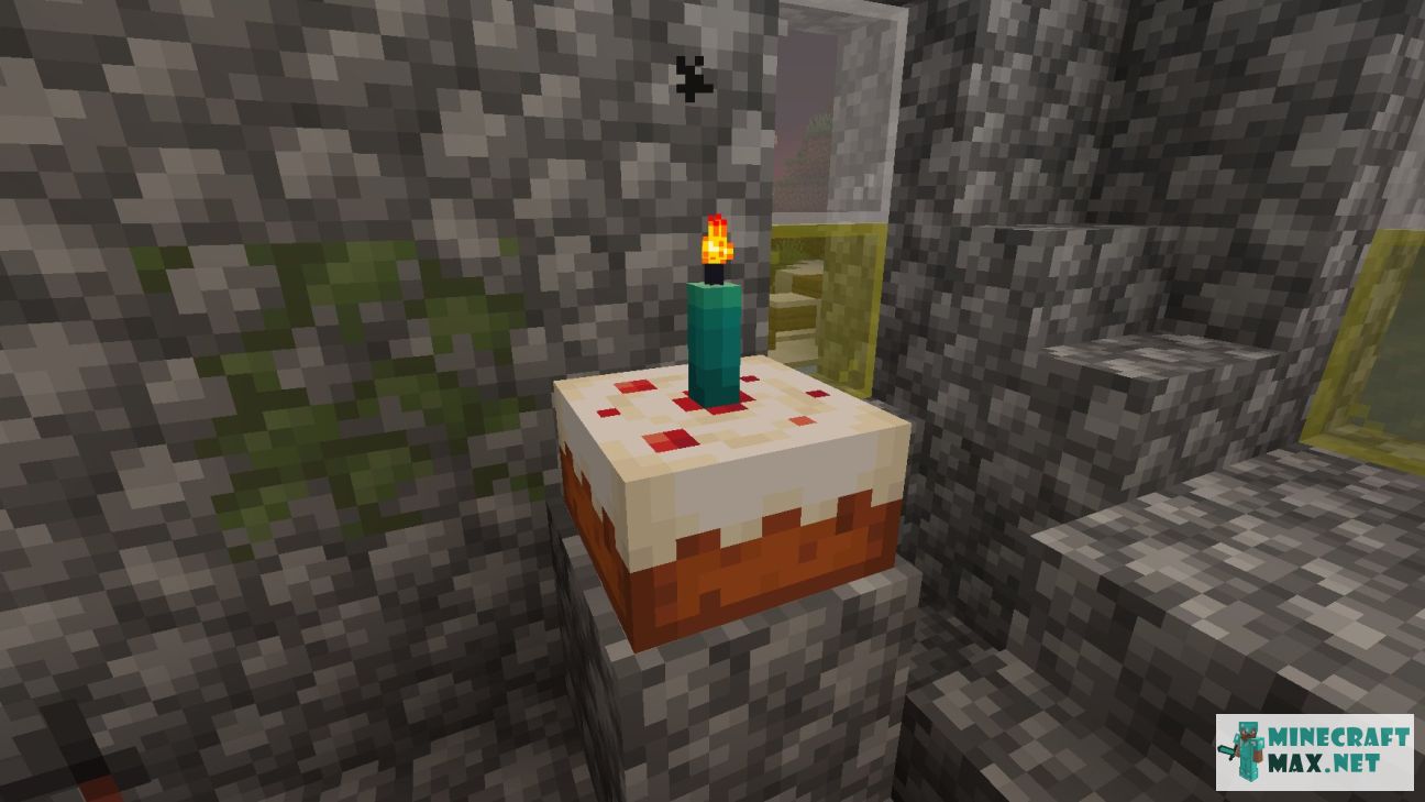Cake with Cyan Candle in Minecraft | Screenshot 1