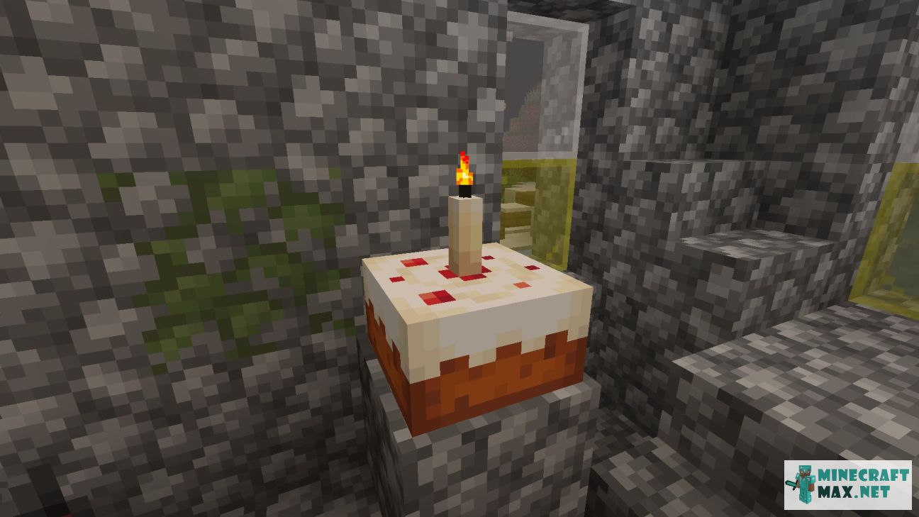 Cake with Candle in Minecraft | Screenshot 1