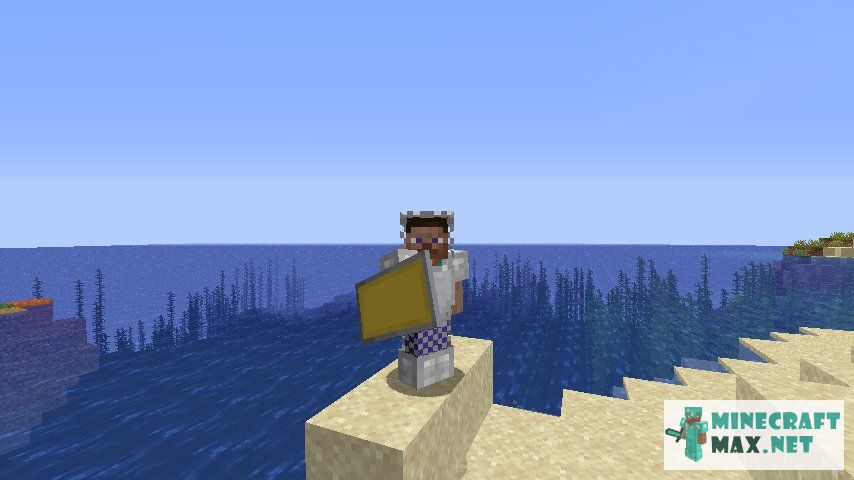 Yellow Shield in Minecraft | Screenshot 1
