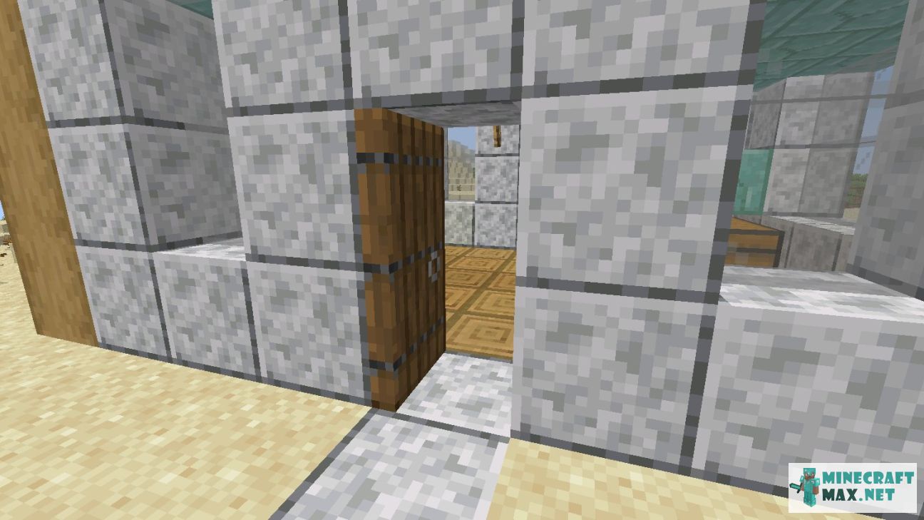 Spruce Door in Minecraft | Screenshot 2