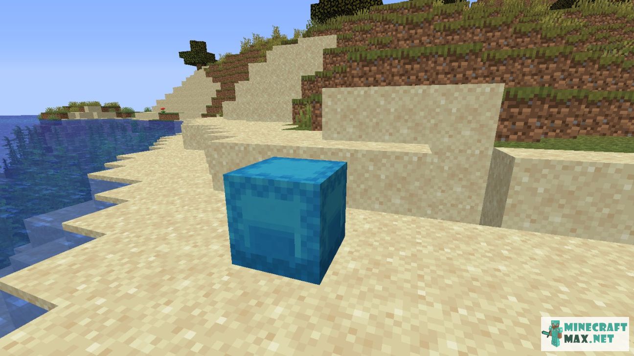 Light Blue Shulker Box in Minecraft | Screenshot 2