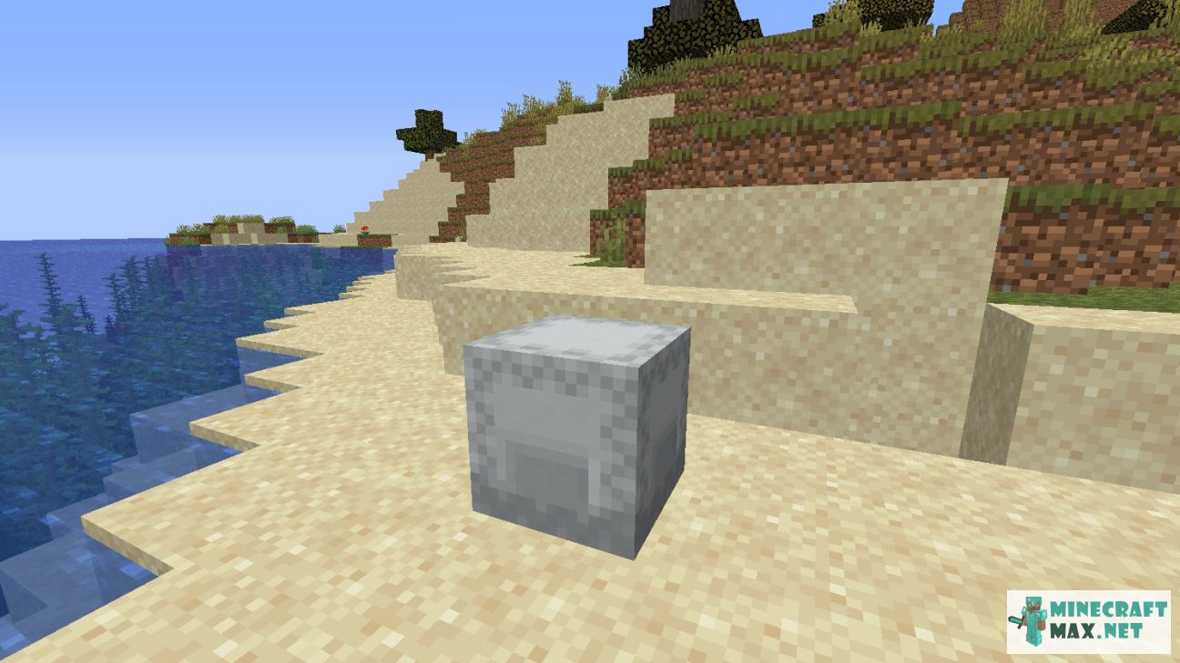 White Shulker Box in Minecraft | Screenshot 2