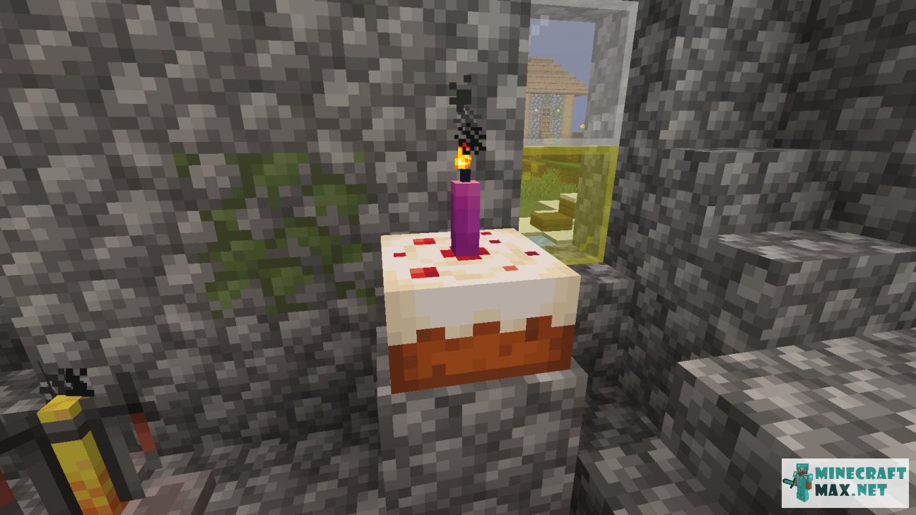Cake with Magenta Candle in Minecraft | Screenshot 1