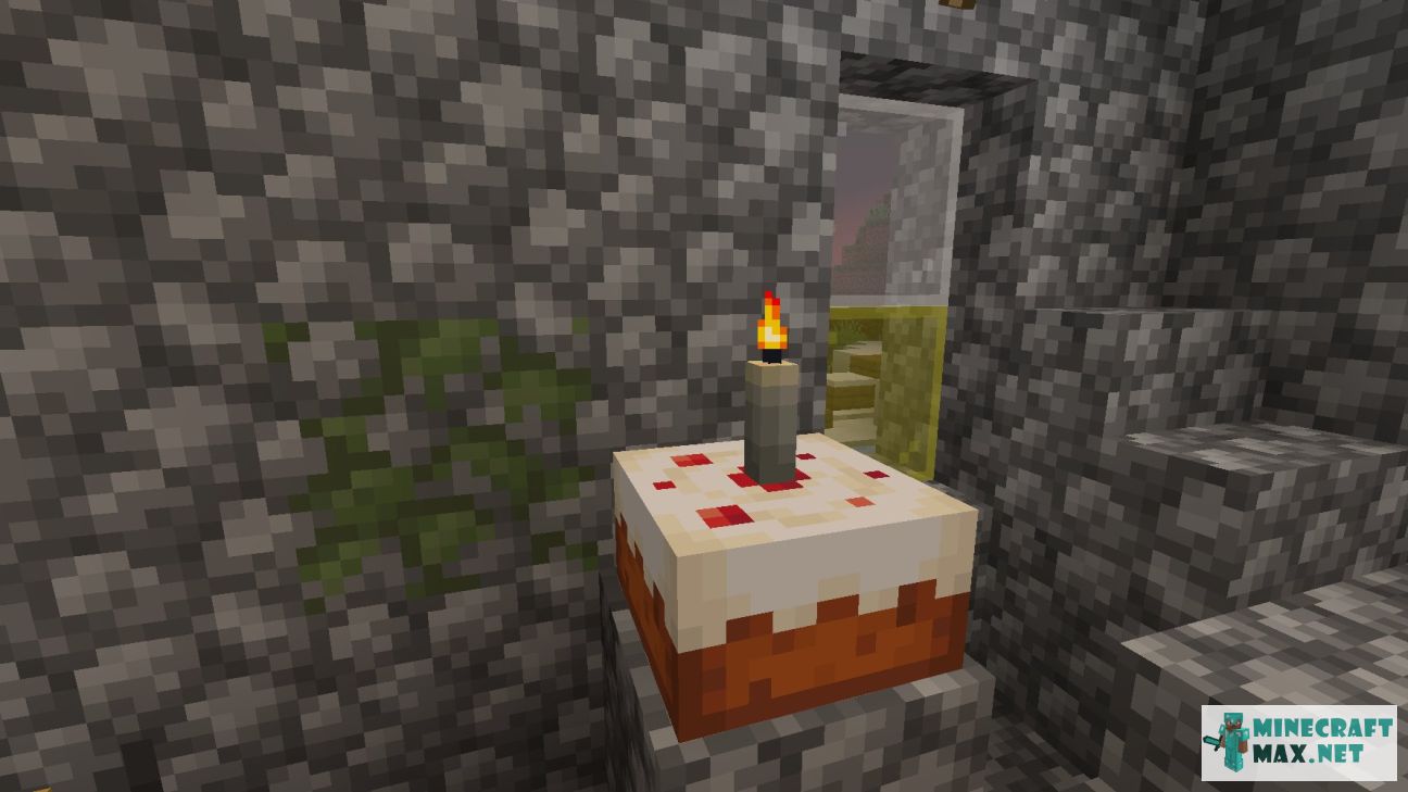 Cake with Light Gray Candle in Minecraft | Screenshot 1