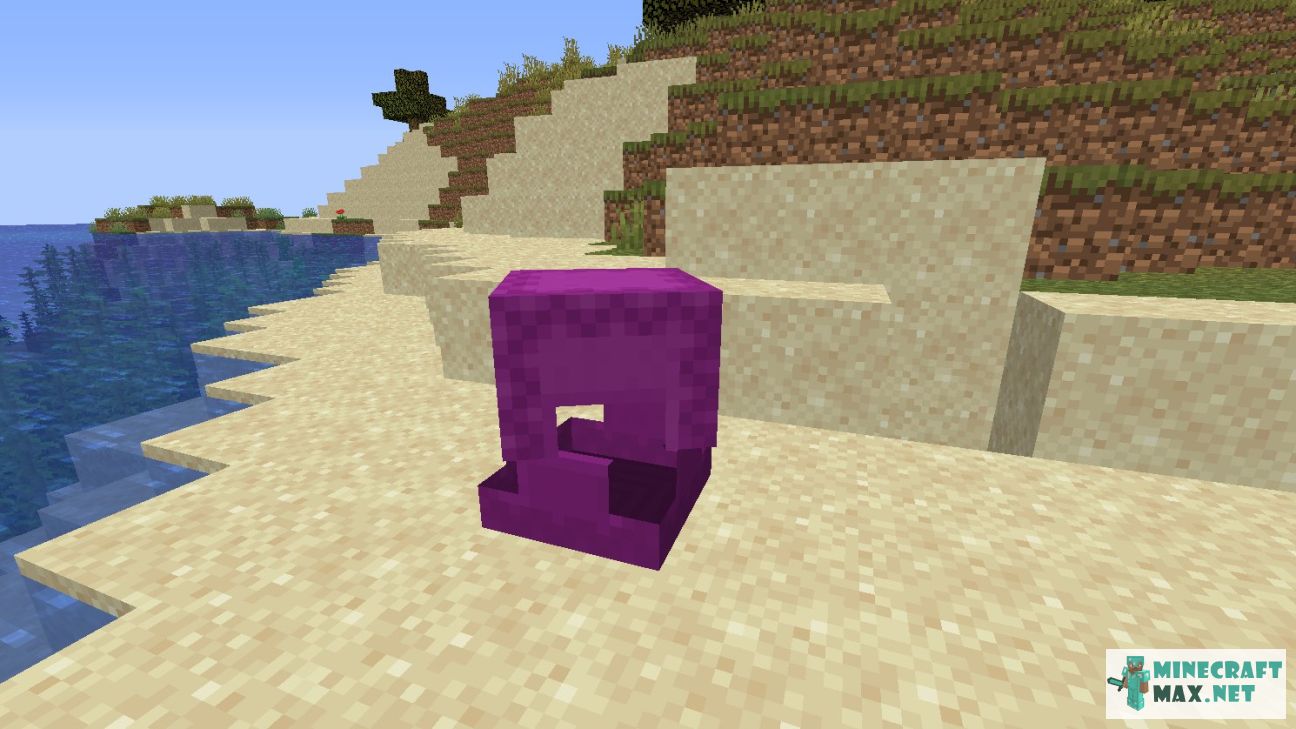 Magenta Shulker Box in Minecraft | Screenshot 1