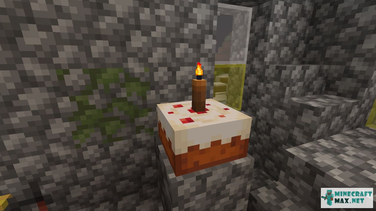 Cake with Brown Candle in Minecraft | Screenshot 1