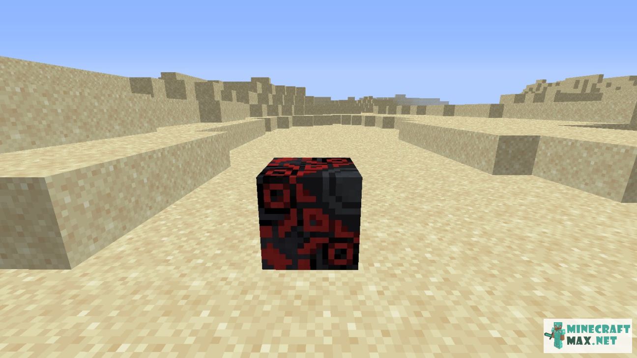 Black Glazed Terracotta in Minecraft | Screenshot 1
