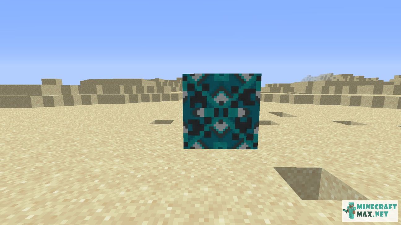 Cyan Glazed Terracotta in Minecraft | Screenshot 2