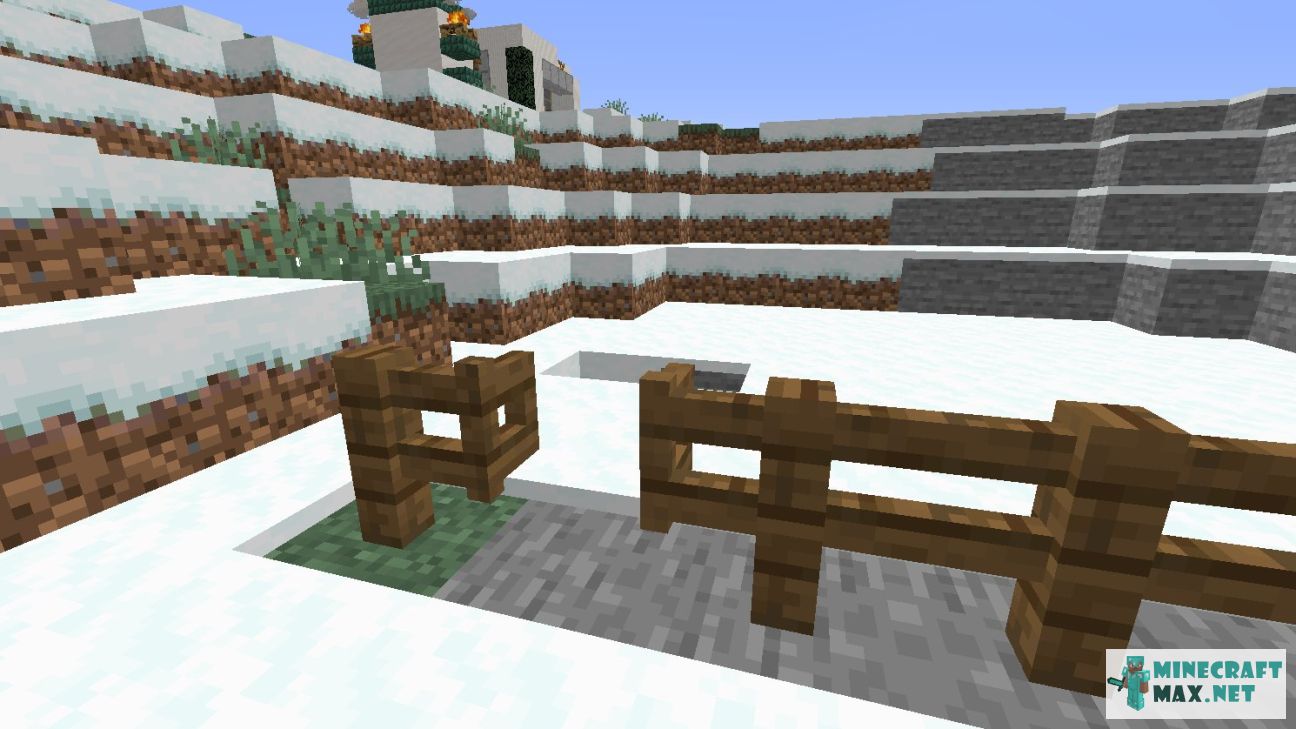Spruce Fence Gate in Minecraft | Screenshot 1