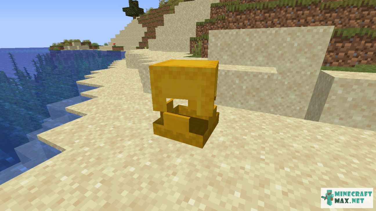 Yellow Shulker Box in Minecraft | Screenshot 1