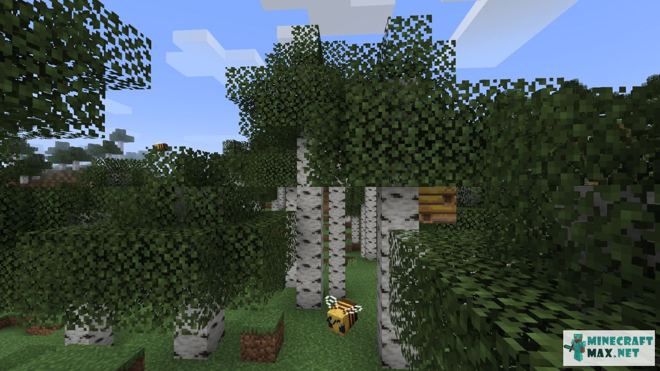 Baby Bee in Minecraft | Screenshot 1