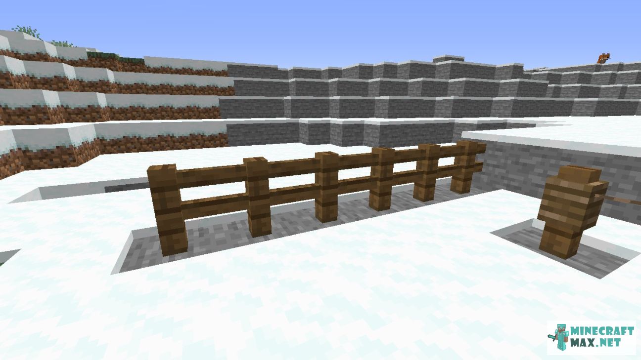 Spruce Fence in Minecraft | Screenshot 1