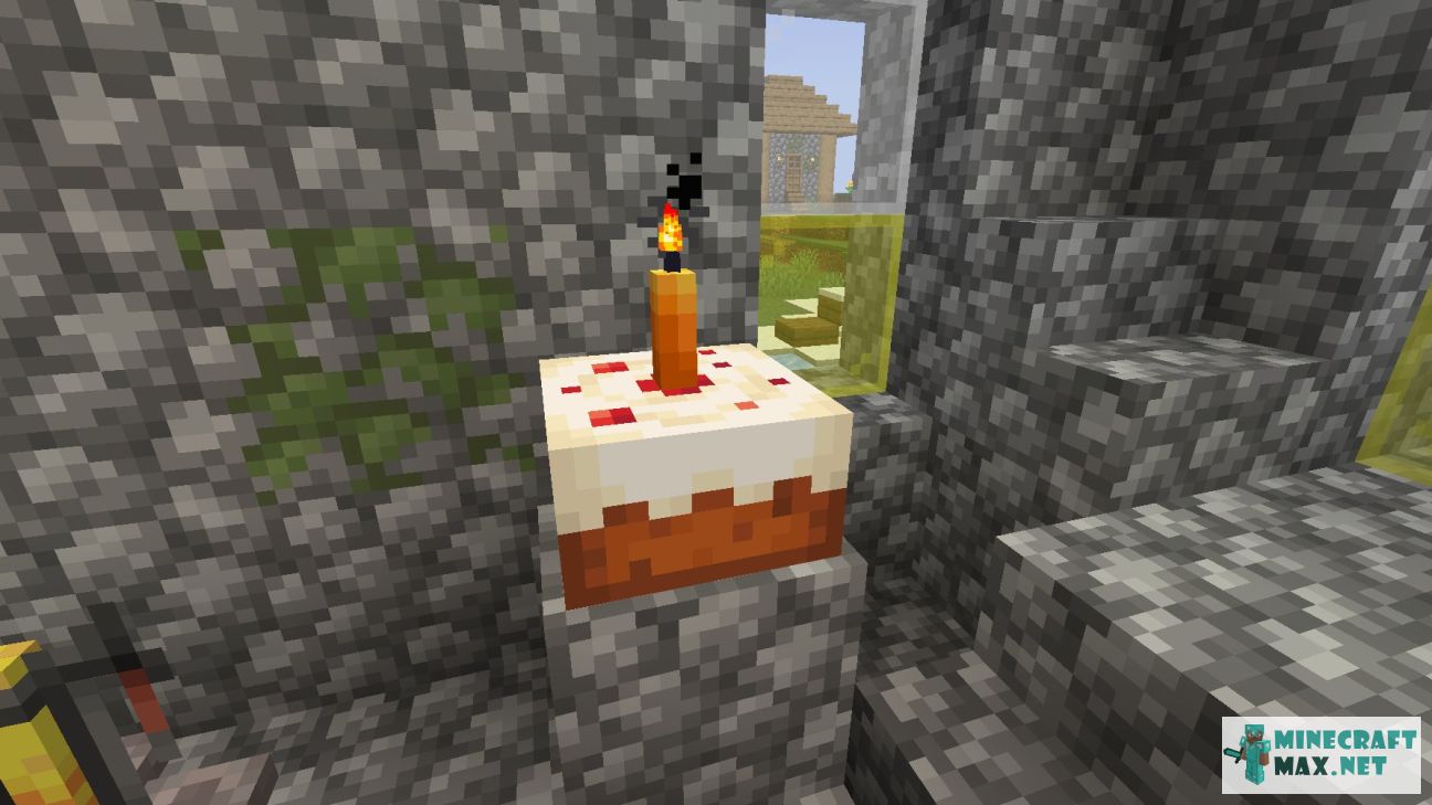 Cake with Orange Candle in Minecraft | Screenshot 1